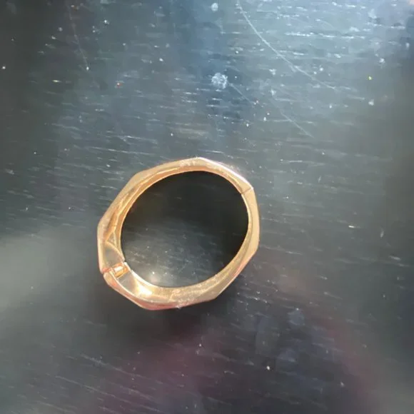 Simple elegant bangle - Picture 3 of 4